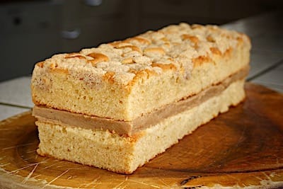 🍰 Brique Saint-Quentinoise à la vanille avec insert praliné et streusel à la noisette