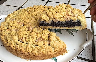 🍰 Poppy seeds and pear streusel cake